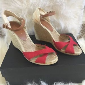 BCBG wedge sandal size 9